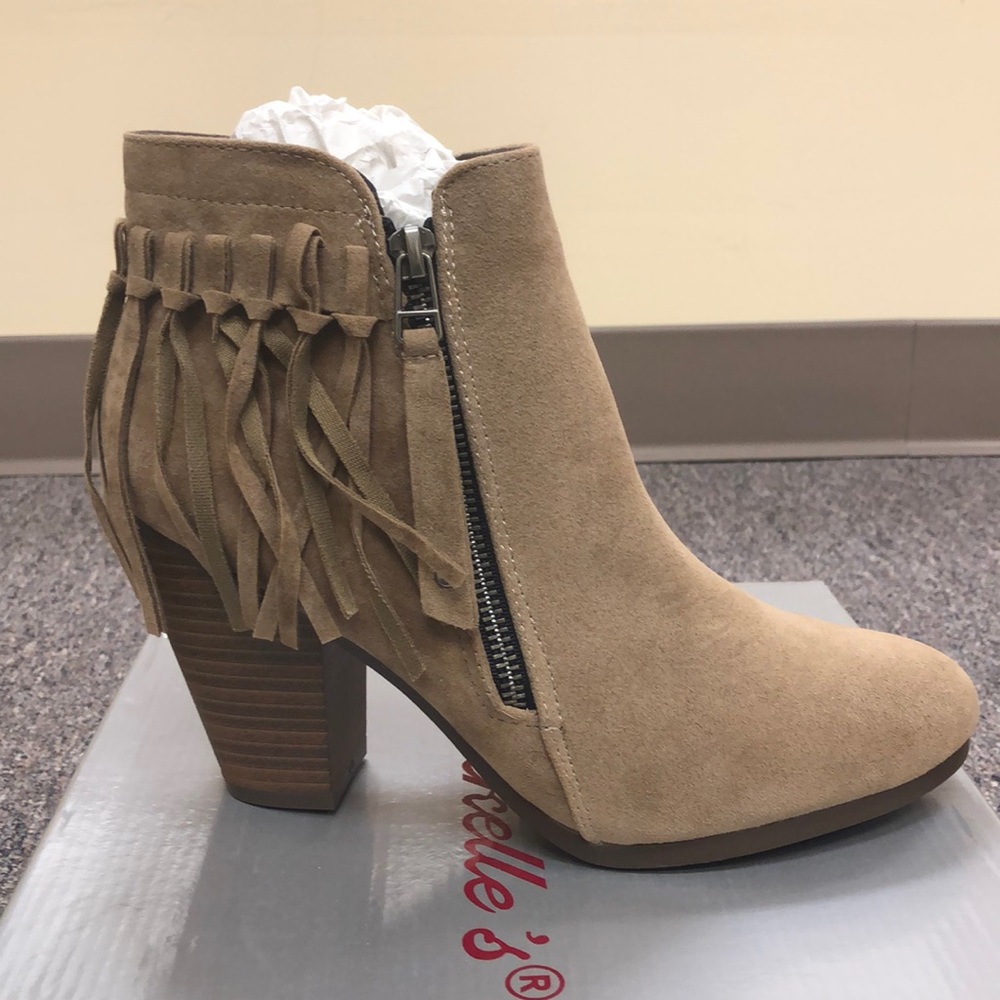 Gorgeous beige booty! Great for any occasion!